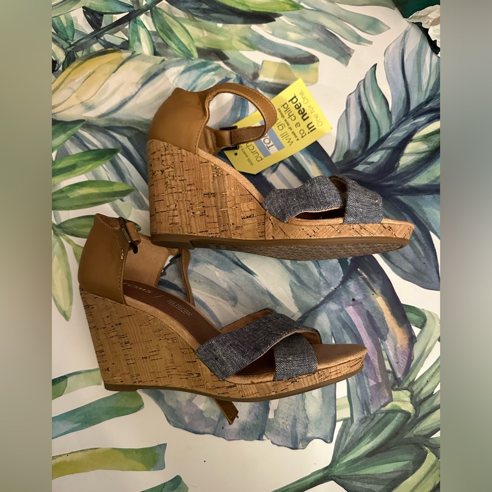 Toms Sienna wedge sandal - Chambray and faux leather NWT